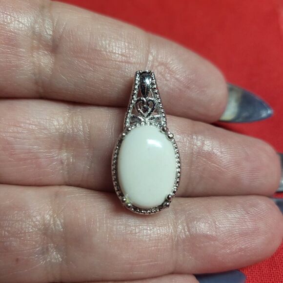 Luna Chalcedony Solitaire Copper Pendant - Picture 2 of 7